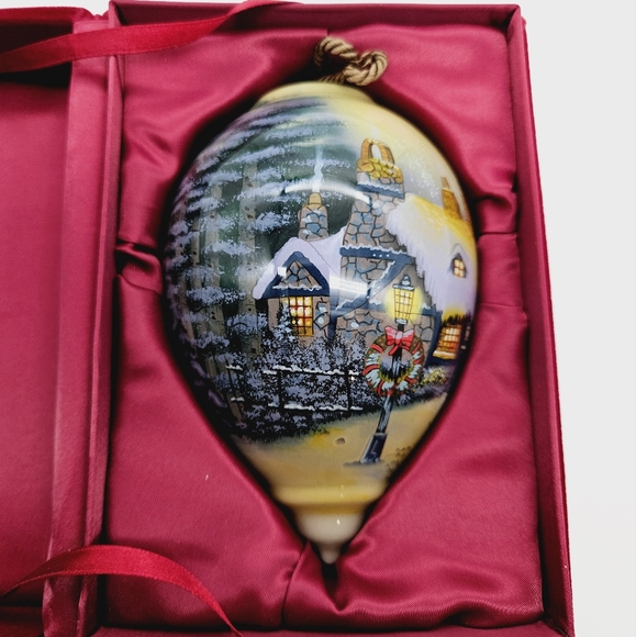 NE'QWA ART | "Stonehearth Hutch" 7000719 Thomas Kinkade Christmas ornament - Picture 2 of 7